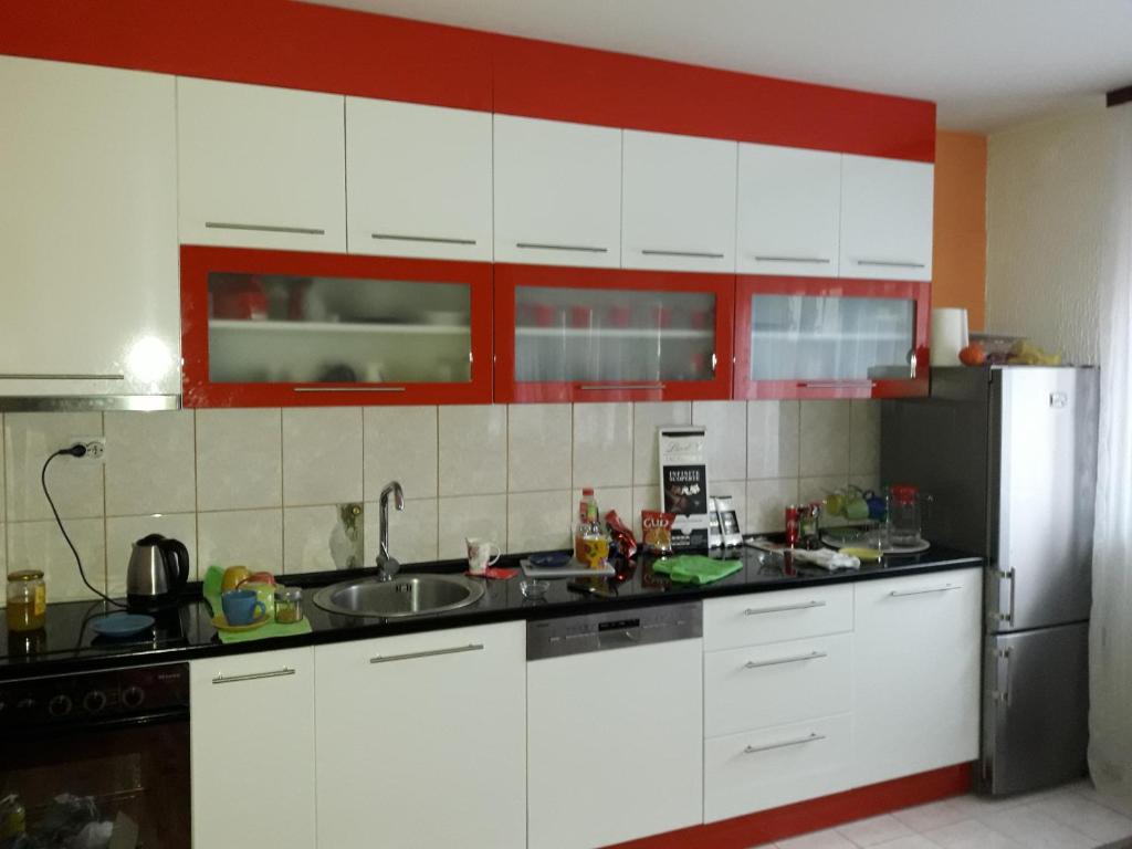 Fully equipped shared kitchen